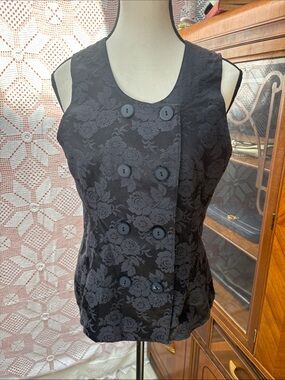 Crème Black Floral Jacquard Sleeveless Top | Made in Canada